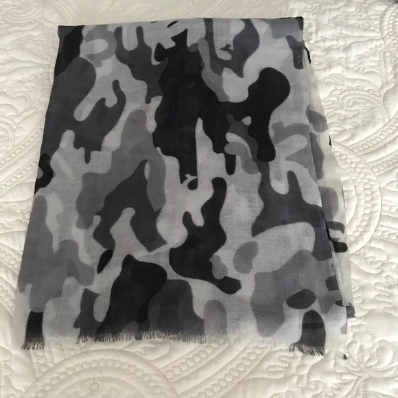 Pretty Persuasions 100% Polyester Fringed Scarf Black, Dark Gray, Light Gray - Picture 1 of 5